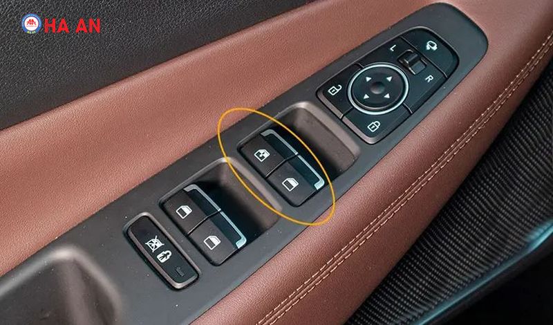 Các nút chức năng trên xe ô tô - Mở khóa cửa chính